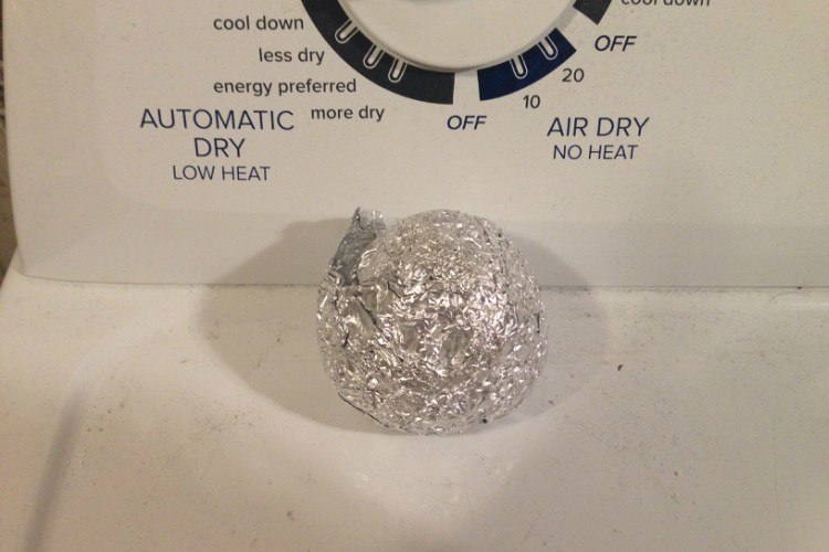 How To Use Aluminum Foil Instead Of Dryer Sheets