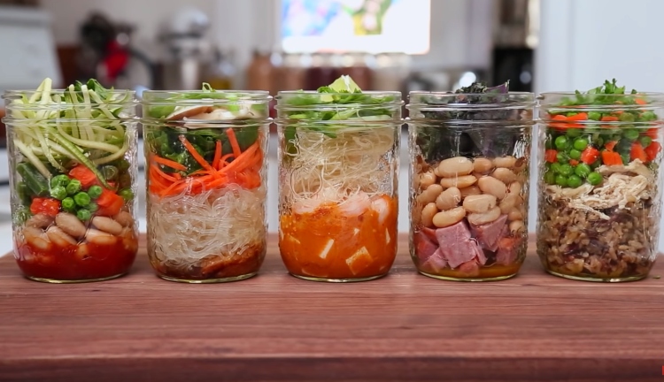 Here Are 5 Ways That You Can Make Homemade Soup in a Mason Jar