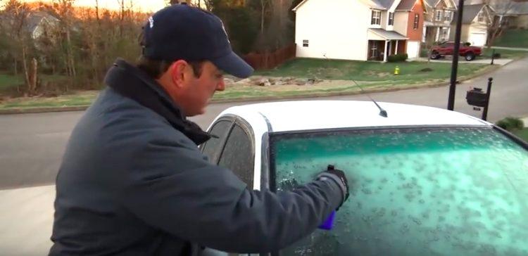 Trick to clear frost off car windowshield