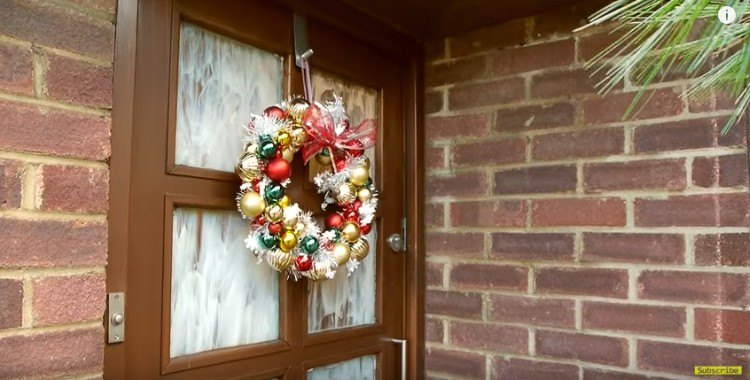 Finished ornament wreath.