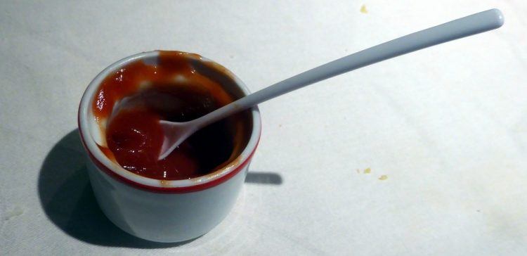 Ketchup is used in pick-pocketing scam