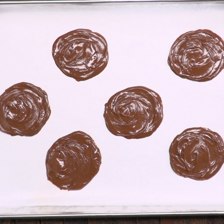 Freeze Nutella discs for 15 to 20 minutes