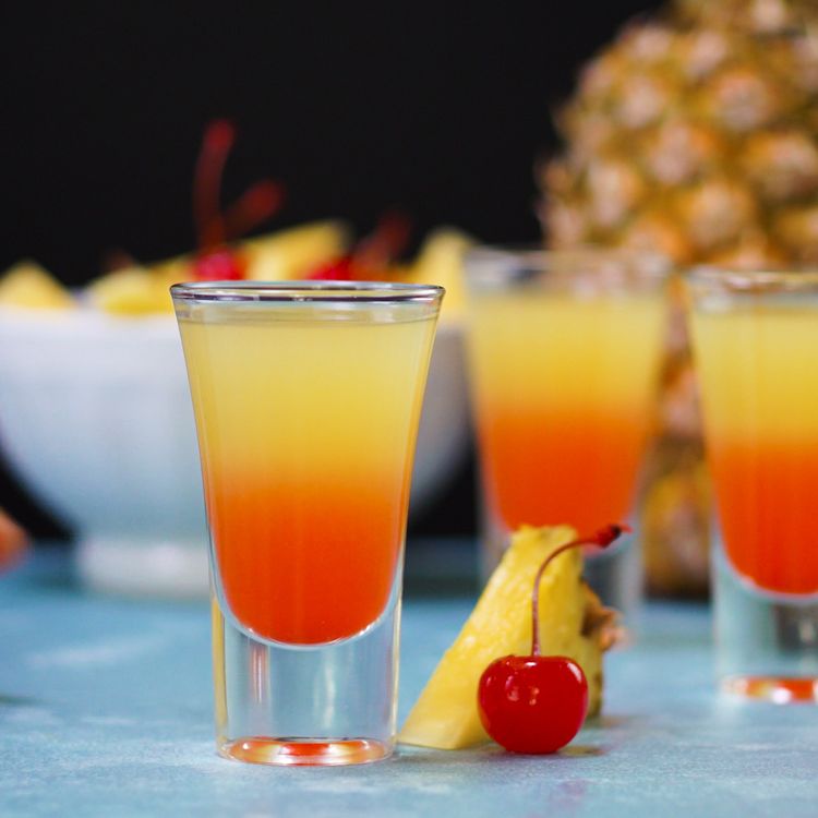 bolo de abacaxi de cabeça para baixo, shot de fruta