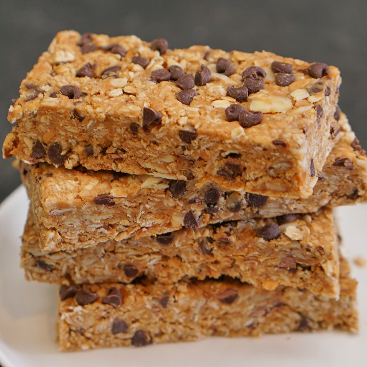 Soft & chewy homemade granola bars full of oats, peanut butter, chocolate chips, almonds, and cinnamon -- better than anything you'll find in a box, bar none.