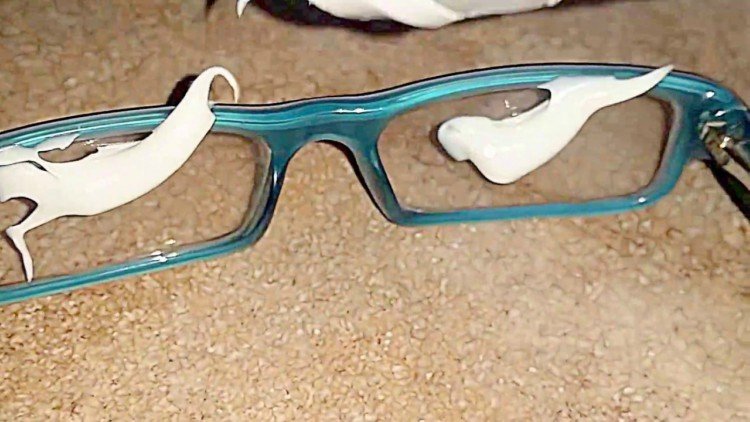 How to remove scratches from your glasses