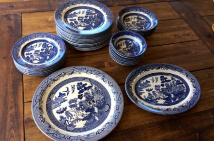 11 Surprising Facts About Blue Willow China