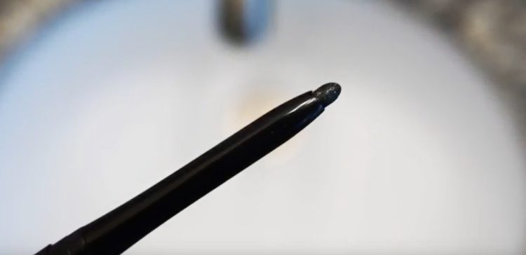Image of eyeliner pen.