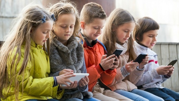 Image of children on mobile devices.