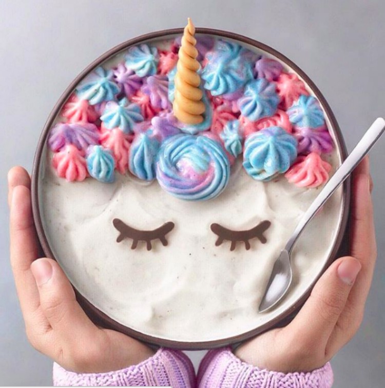 Image of vegan unicorn smoothie bowl 