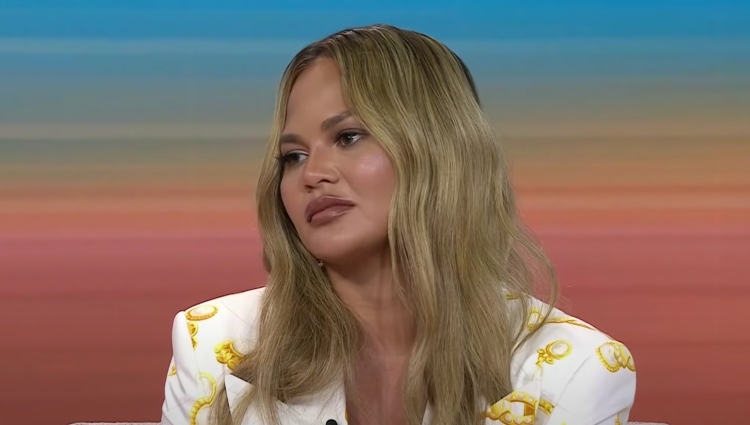 Chrissy Teigen Says That Apologizing For Cyberbullying \'Made Me A Stronger Person\'
